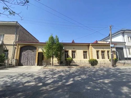 8-xonali uy, 700 m²