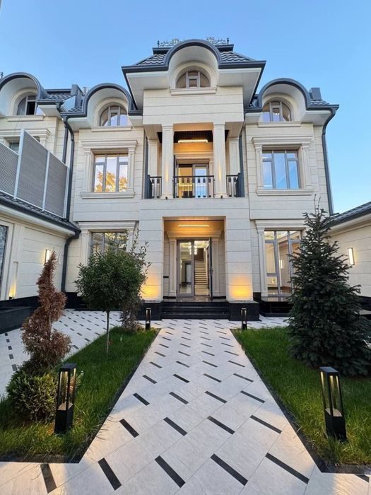 8-xonali uy, 450 m², Toshkent, Mirzo Ulug‘bek tumani, sotuvga