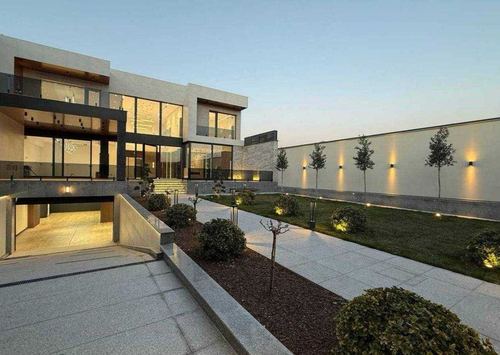7-xonali uy, 1000 m²