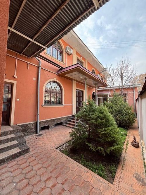 7-xonali uy, 300 m²