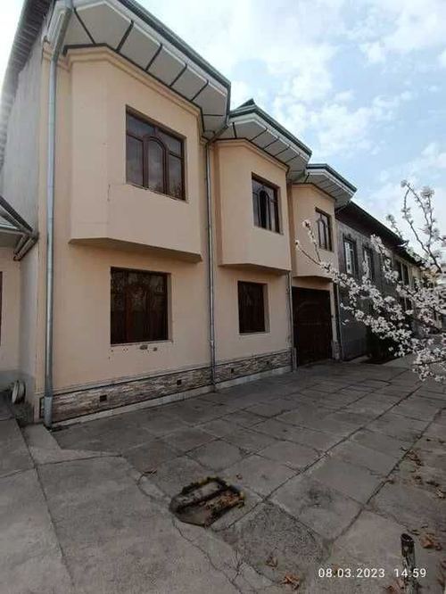 8-xonali uy, 300 m²