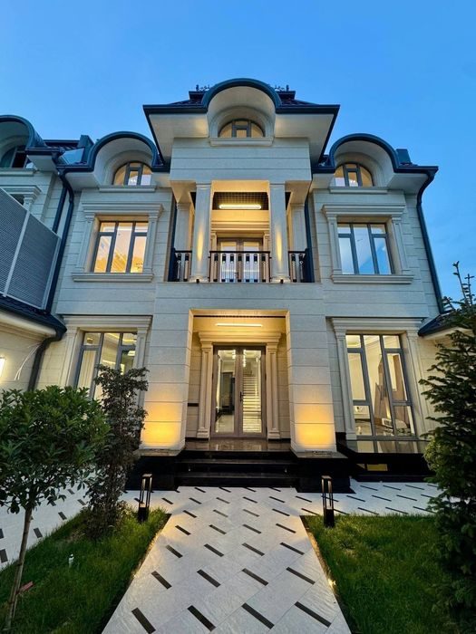 8-xonali uy, 500 m², Toshkent, Mirzo Ulug‘bek tumani, sotuvga