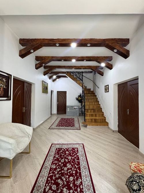 6-xonali uy, 330 m²