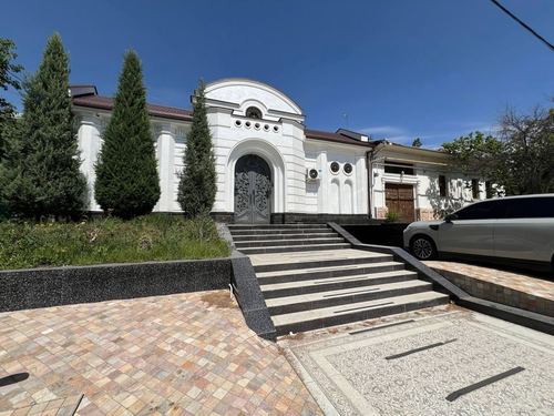 7-xonali uy, 600 m²
