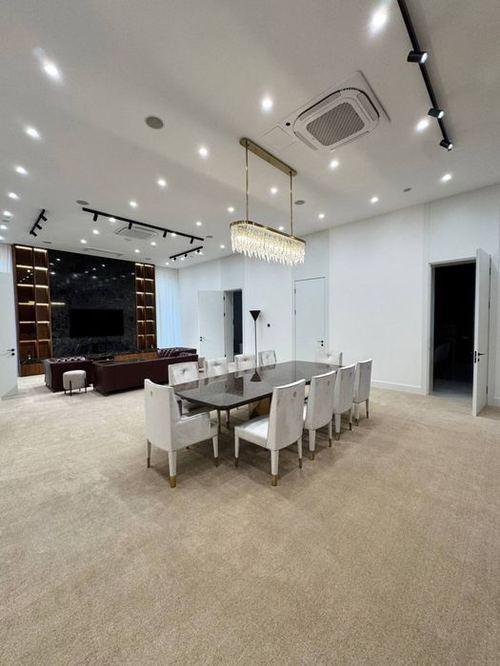 7-xonali uy, 750 m²