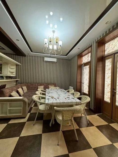 11-room house, 800 m²