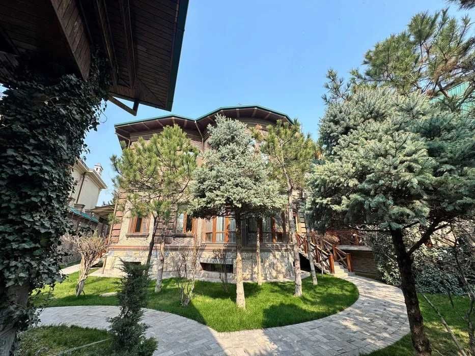 8-xonali uy, 1000 m², Toshkent, Mirzo Ulug‘bek tumani, sotuvga