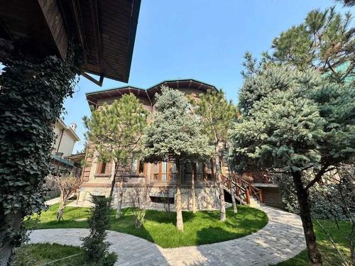 8-xonali uy, 1000 m²