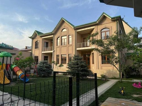 12-room house, 900 m²