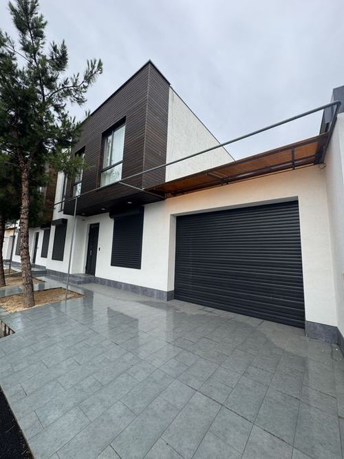 5-xonali uy, 270 m²