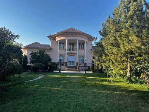 14-xonali uy, 800 m²