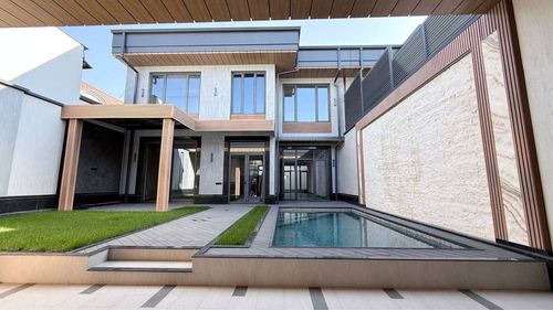 8-xonali uy, 1000 m²