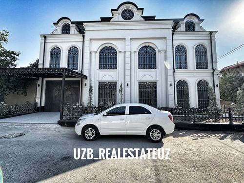 7-xonali uy, 700 m²