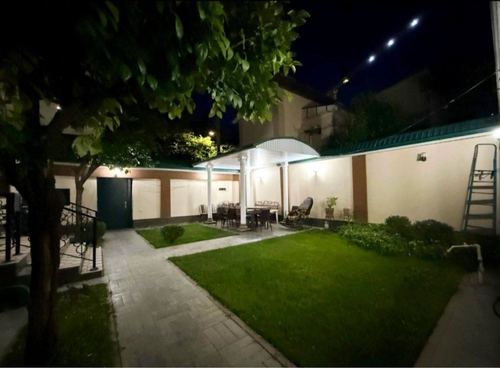 6-room house, 300 m²