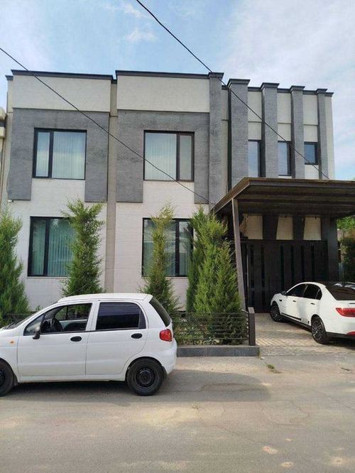 6-room house, 300 m²
