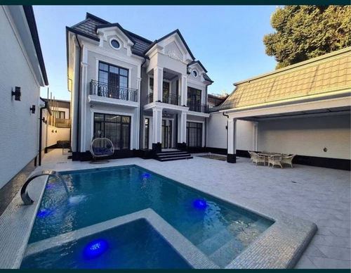 8-room house, 8 m²