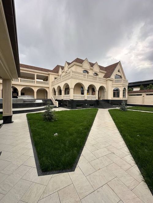 9-xonali uy, 1000 m²