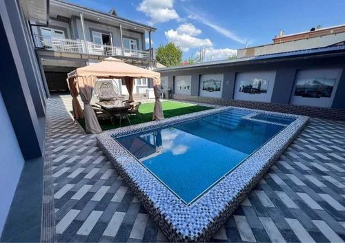 5-room house, 250 m²