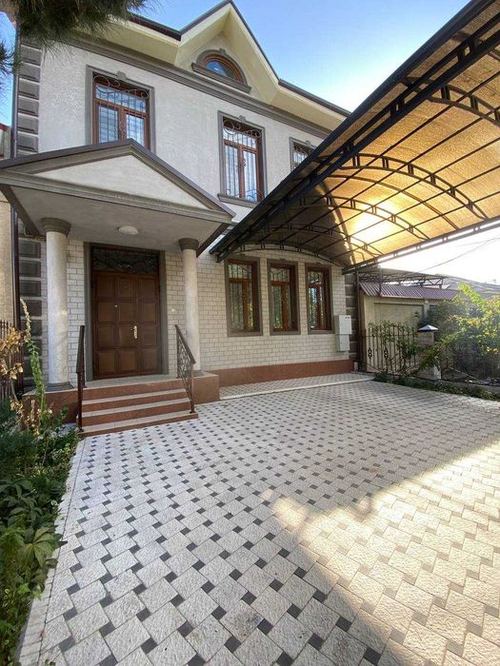 5-room house, 300 m²