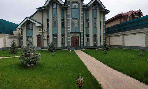8-room house, 1000 m²