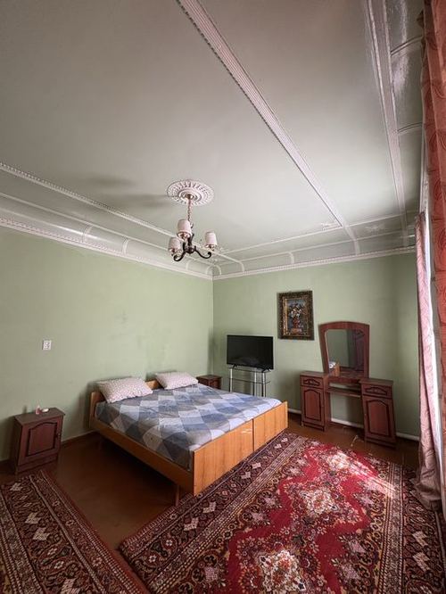 9-room house, 6000000 m²