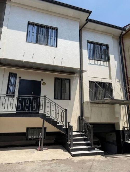 4-xonali uy, 250 m²