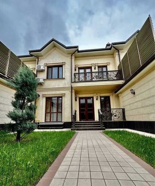 6-room house, 300 m²