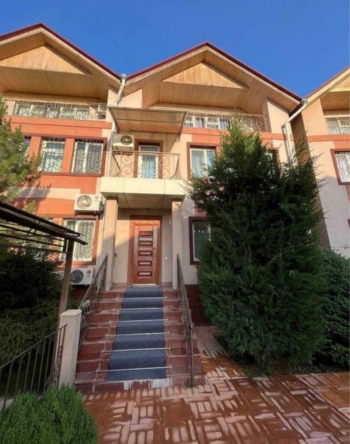 5-room house, 320 m²