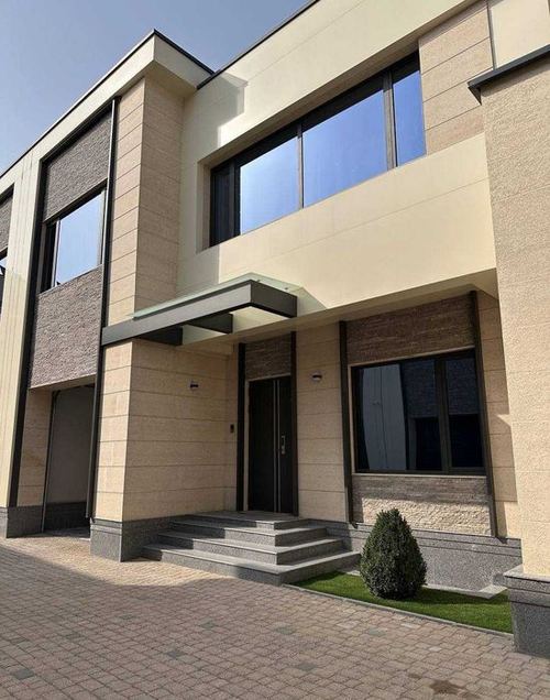 4-room house, 300 m²