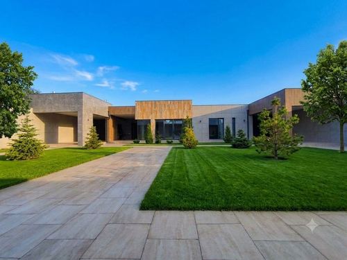 7-xonali uy, 800 m²