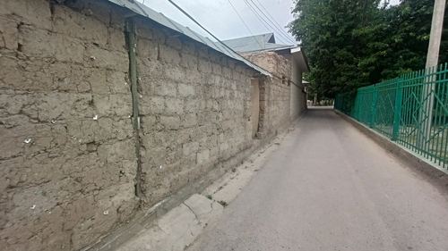 Yer sotiladi 1.7 sotix Mirzo Uluĝbek Qorsuv 6 222 maktab oldida