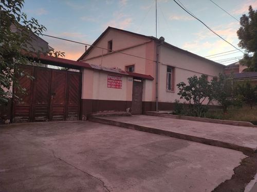 Fasad 20/23 Hovli Sotiladi