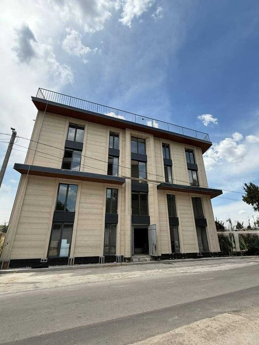 Продаётся под офис, гостиница, клиника и т.п. с большой парковкой