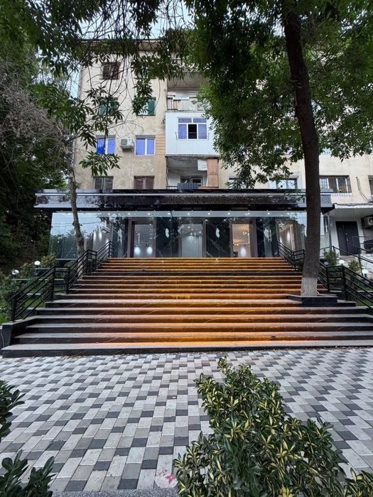 Продажа коммерческой недвижимости стадион Старт 90м2 + 70м2 терраса