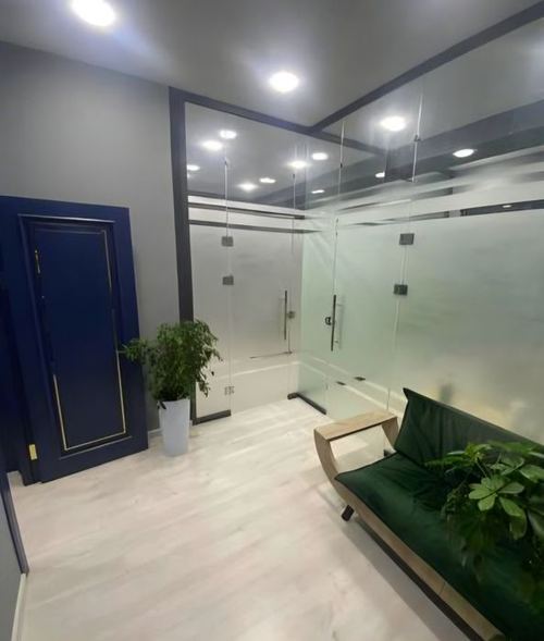 Продаётся офисное помещение в центре ( БЦ )