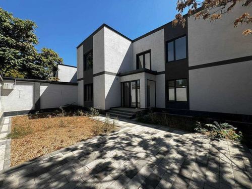 5-комнатный коттедж, 240 м²