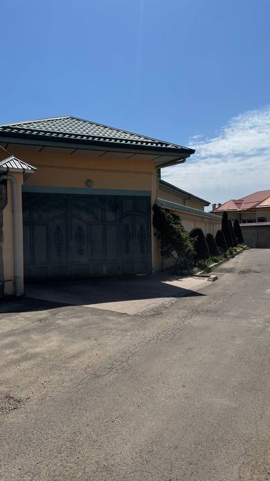 15-комнатный дом, 1400 м²