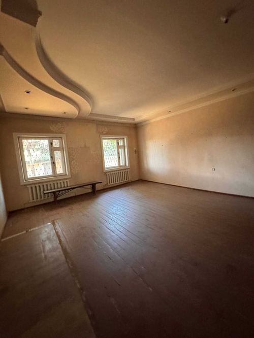 Дом здание на ТТЗ Диадора 2-этажа 400 м² 5,6-сотки 1-линия