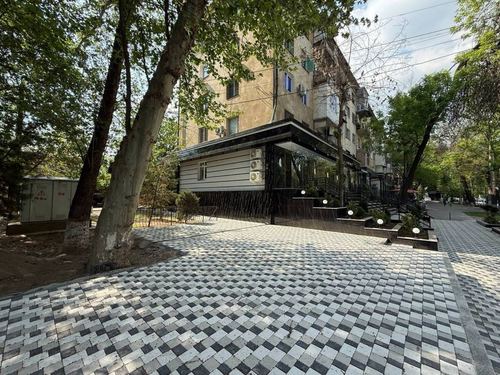 Продажа комерческое помешение 200м2 плюс терраса 70м2 с арендатором