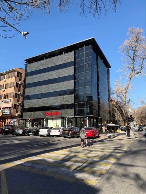 Ц1 Продается Здание 3,1 сотки, 2 000м2. Первая линия. С Арендаторами