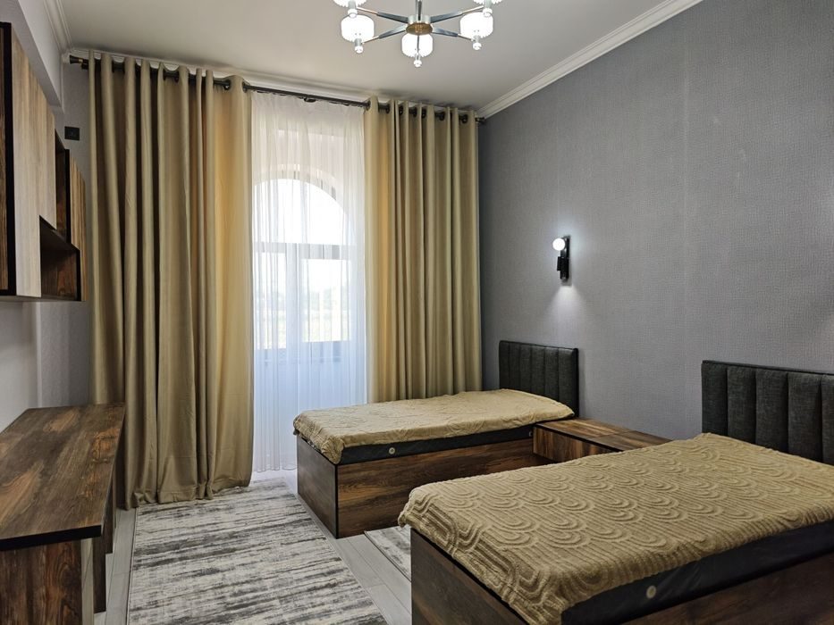 5-room house, 240 m², Kibray, for sale