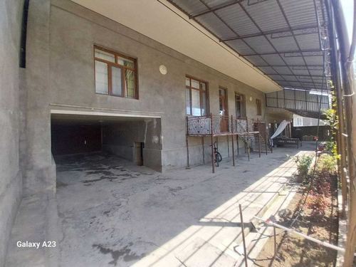 7-комнатная часть дома, 300 м²