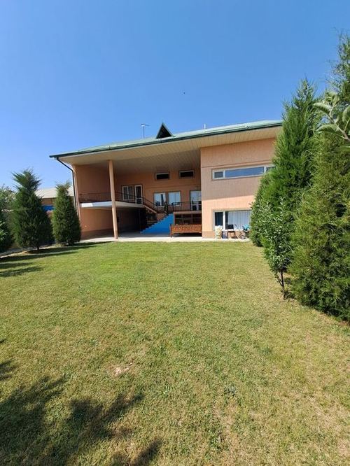 7-комнатная часть дома, 650 м²