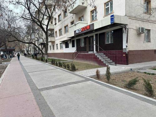 Аренда помещения в ул Мирзо Улугбек Ор ТЦ Чимган
