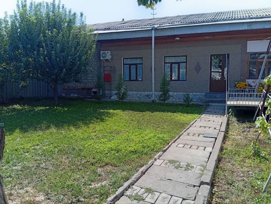 8-комнатная часть дома, 1100 м², Кибрай, на продажу