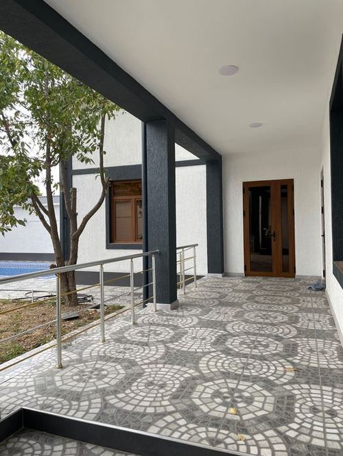 5-room house, 300 m²