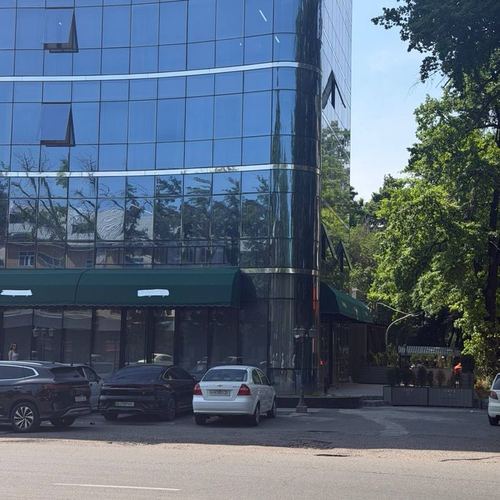 1й этаж, вдоль дороги в БЦ, ул. Новомосковская 250 м2