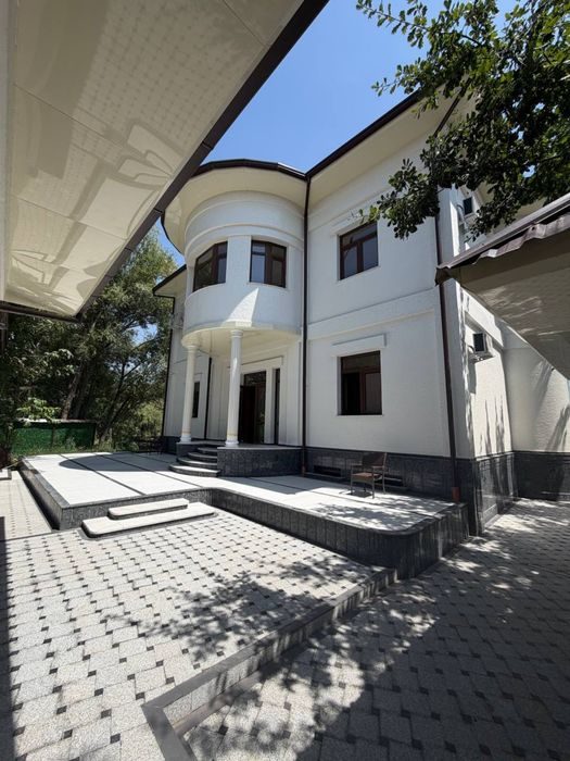 9-room house, 1100 m², Kibray, for rent