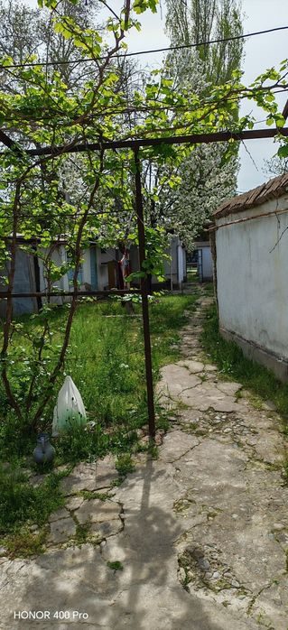 Toshkent viloyati Qibray tumani markazida 4 sotok uy sotiladi