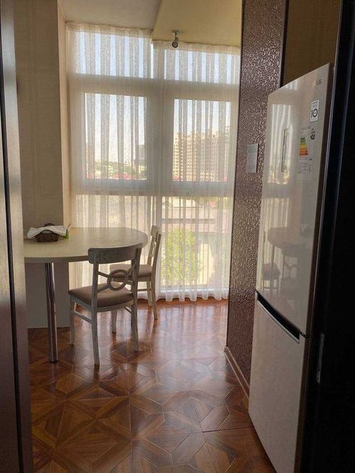 3-xonali kvartira, 90 m²